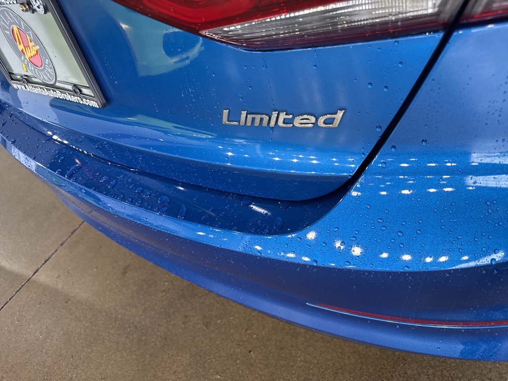 Vehicle image 16 of 39