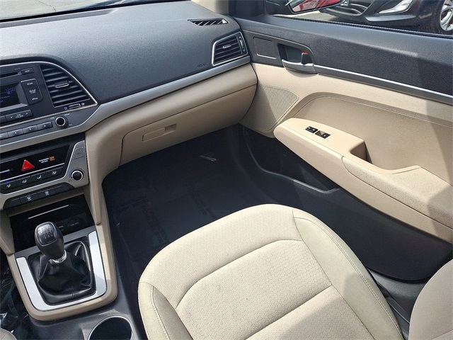 2017 Hyundai Elantra SE Image 25 of 31