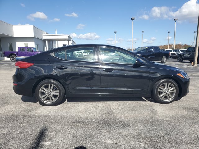 2017 Hyundai Elantra SE Image 4 of 30