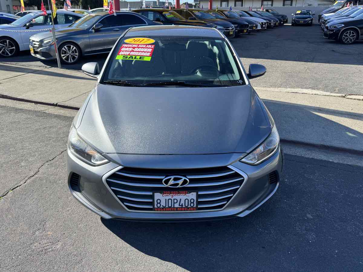 2017 Hyundai Elantra SE Image 2 of 12