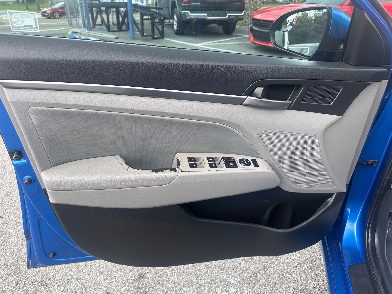 Vehicle image 9 of 21
