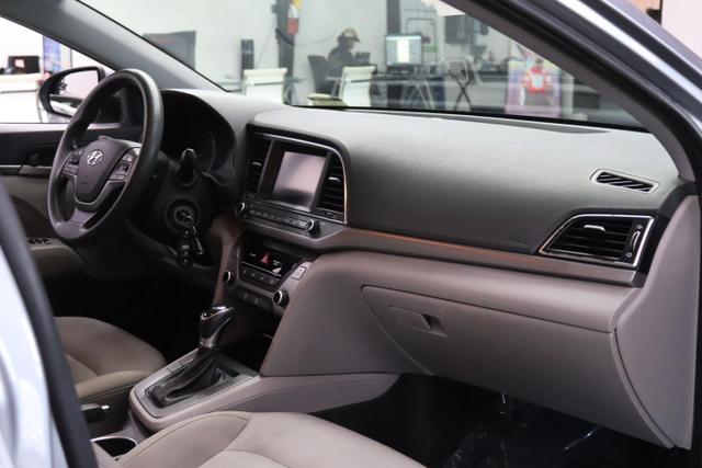 Vehicle image 10 of 27