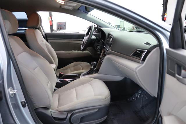 Vehicle image 11 of 27