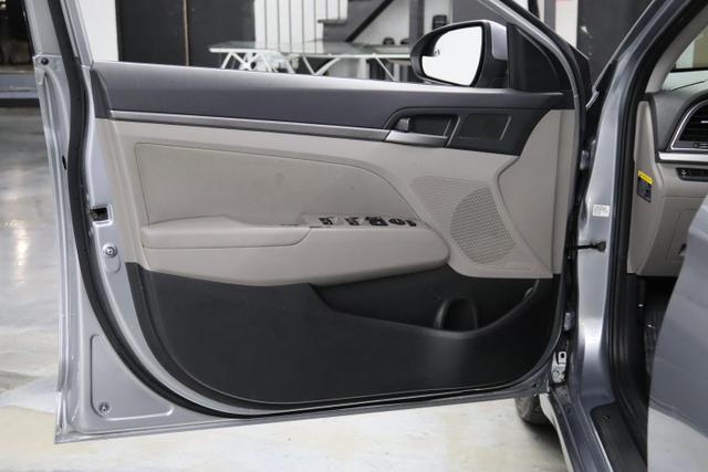 Vehicle image 22 of 27