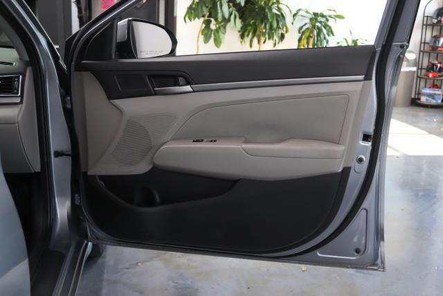 Vehicle image 25 of 27