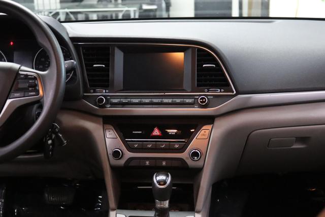 Vehicle image 15 of 27