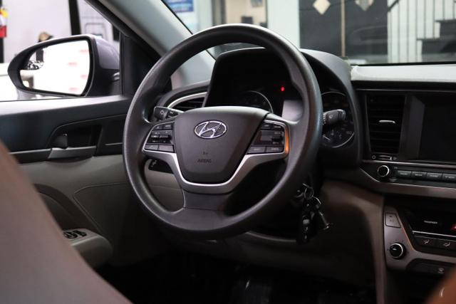 Vehicle image 16 of 27