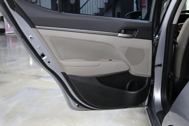 Vehicle image 23 of 27