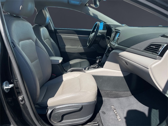 Vehicle image 10 of 15