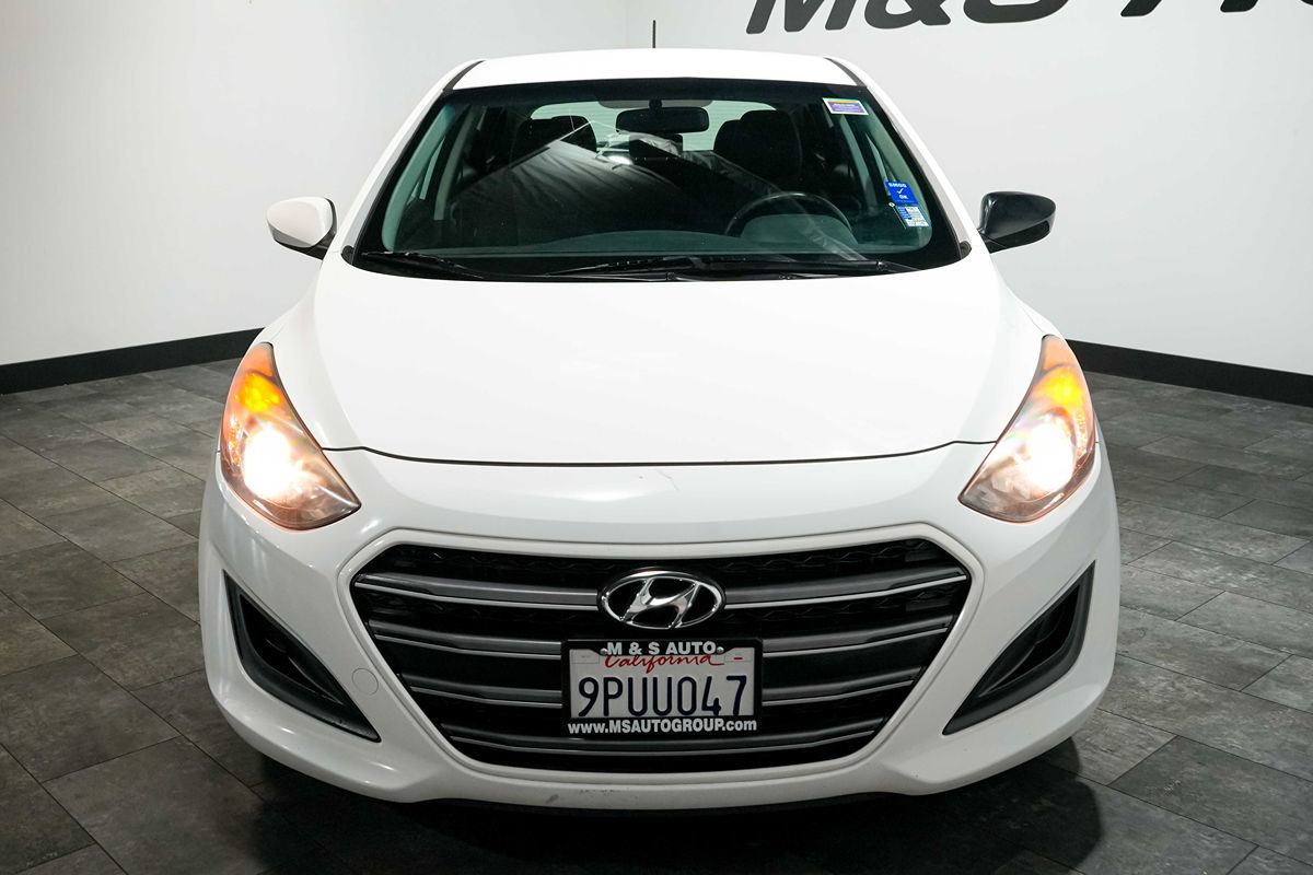 2017 Hyundai Elantra GT Base Image 3 of 24