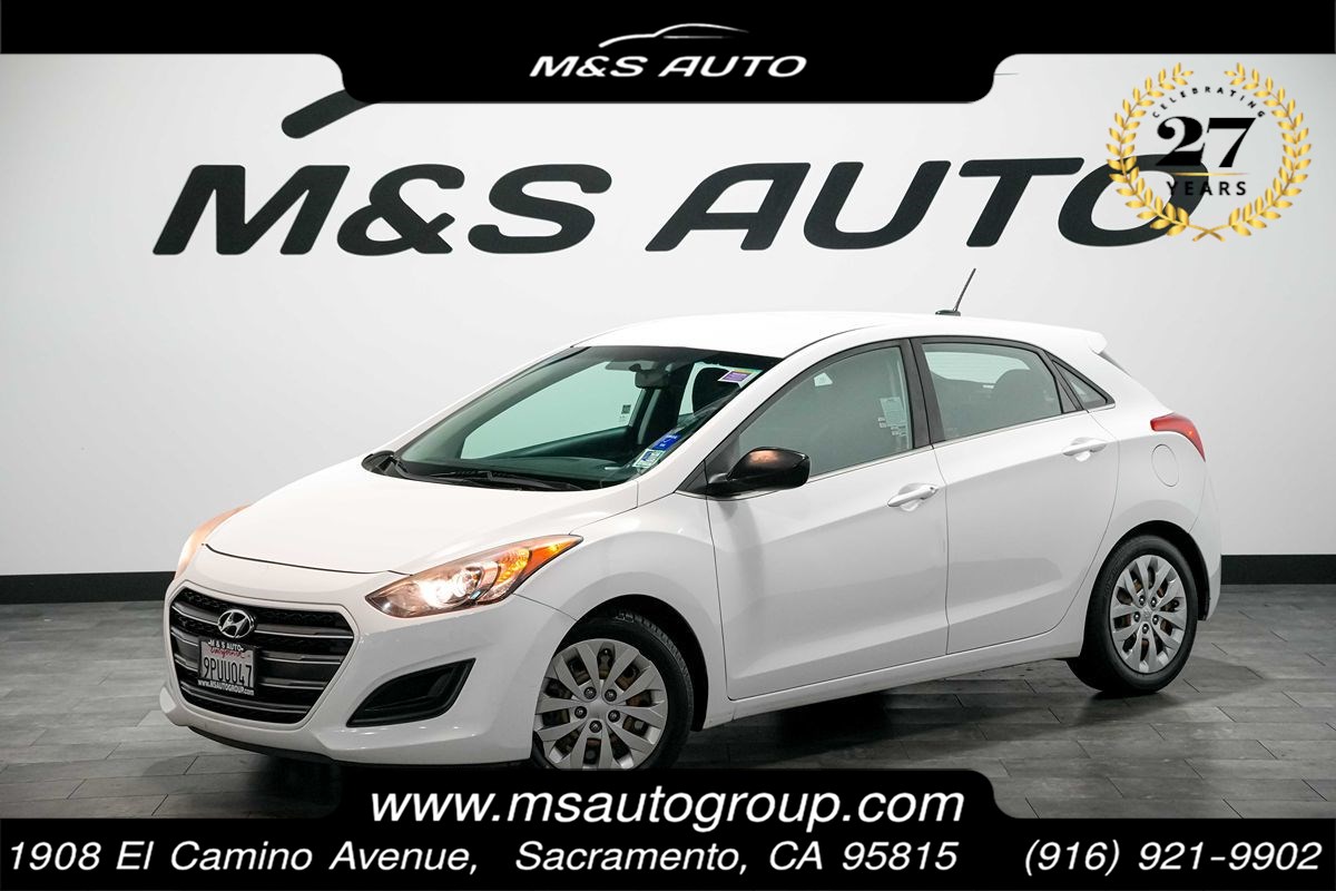 2017 Hyundai Elantra GT Base Image 2 of 24