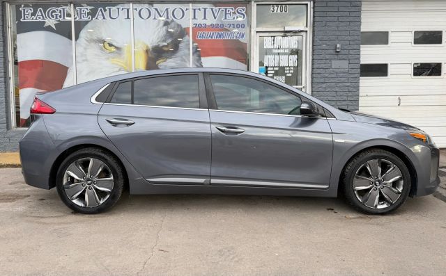 2017 Hyundai Ioniq Hybrid Limited Image 2 of 24