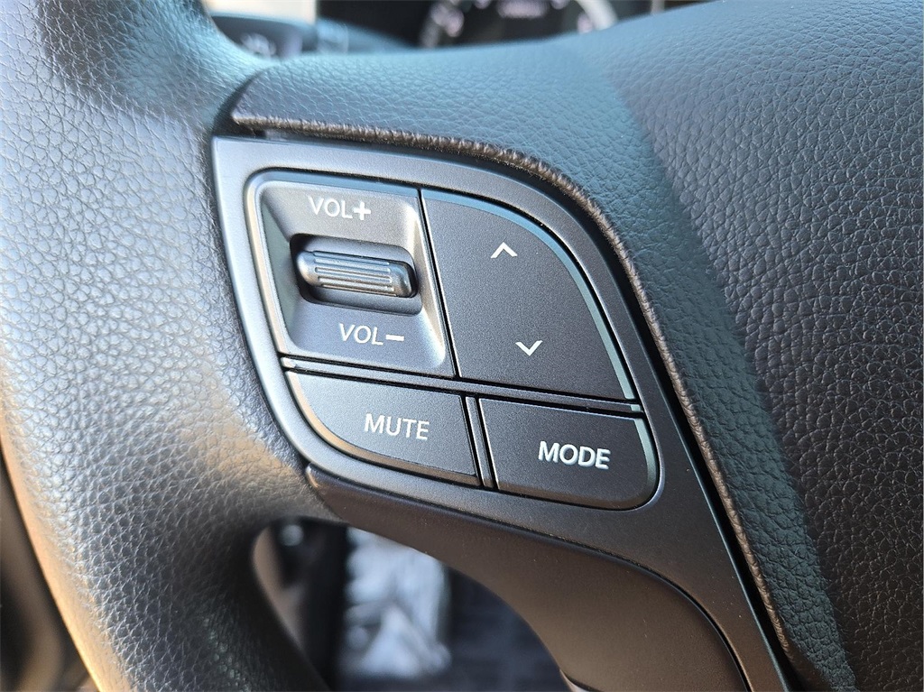 2017 Hyundai Santa Fe SE Image 23 of 30