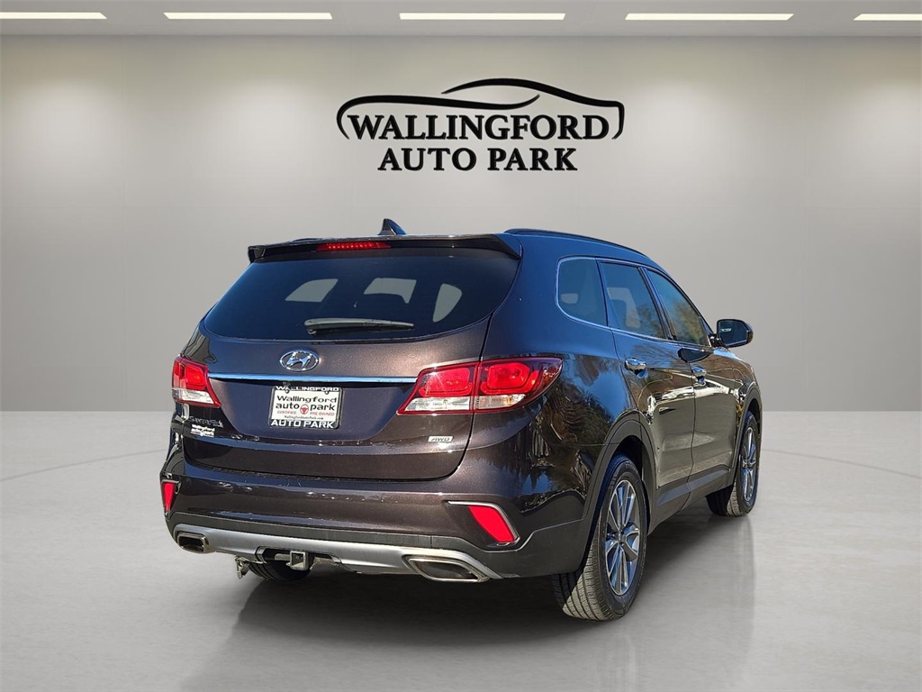 2017 Hyundai Santa Fe SE Image 4 of 30