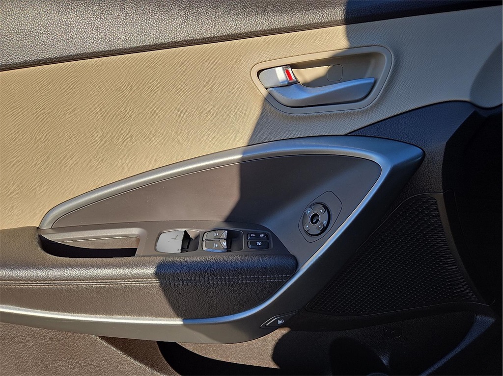 2017 Hyundai Santa Fe SE Image 19 of 30