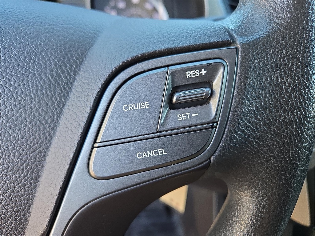 2017 Hyundai Santa Fe SE Image 25 of 30