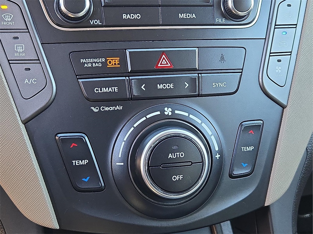 2017 Hyundai Santa Fe SE Image 28 of 30