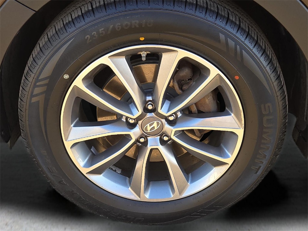 2017 Hyundai Santa Fe SE Image 9 of 30