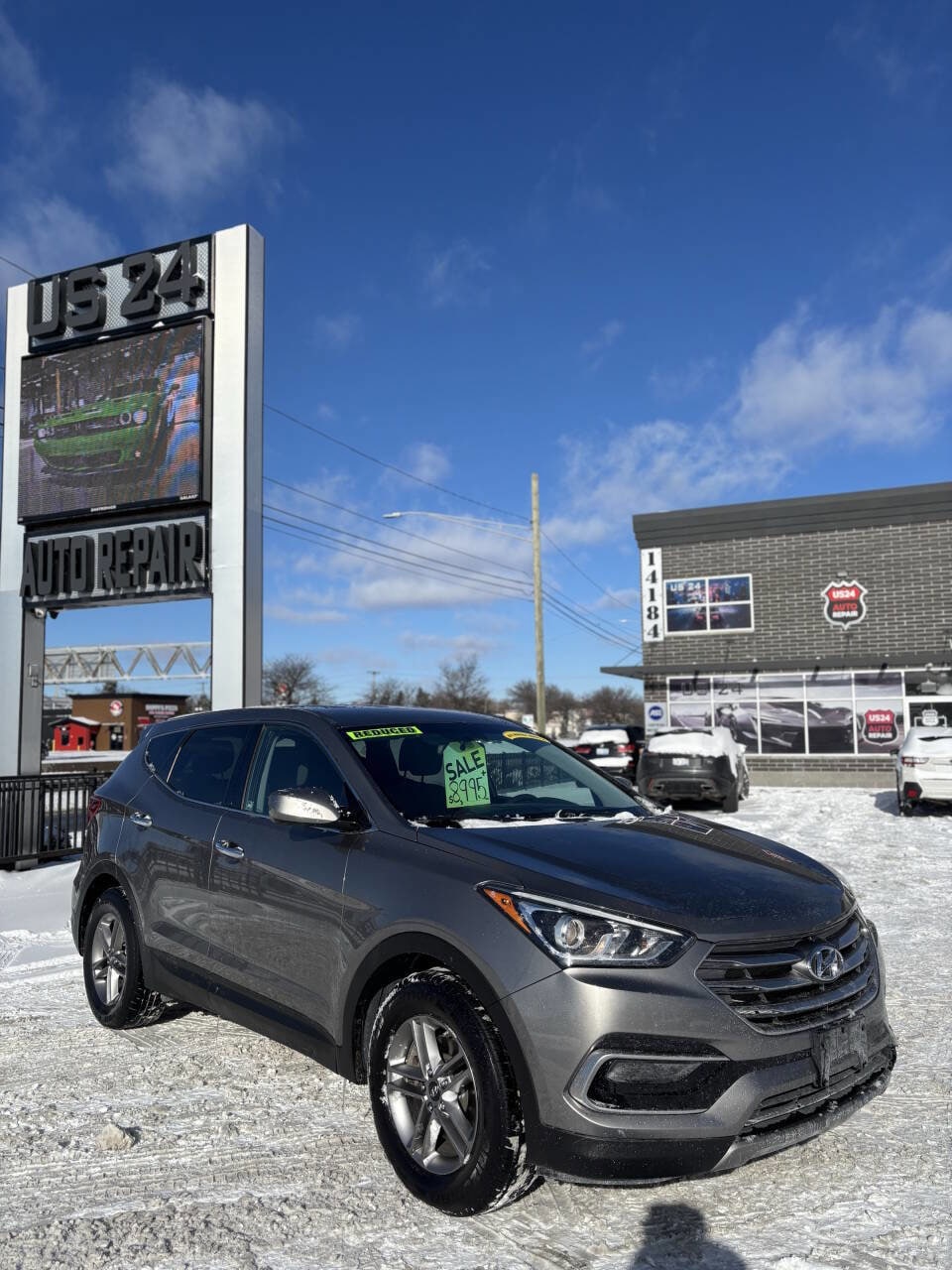 2017 Hyundai Santa Fe Sport 2.4L Image 3 of 18