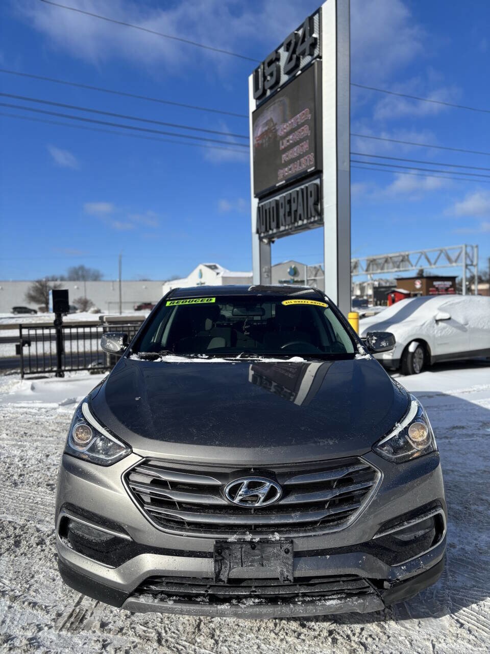 2017 Hyundai Santa Fe Sport 2.4L Image 2 of 18
