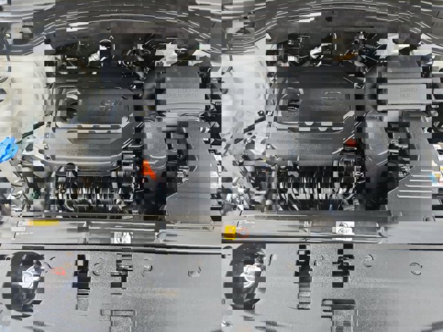 Vehicle image 10 of 21