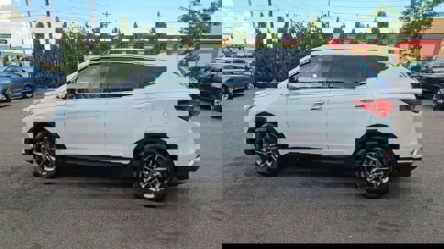 Vehicle image 8 of 21