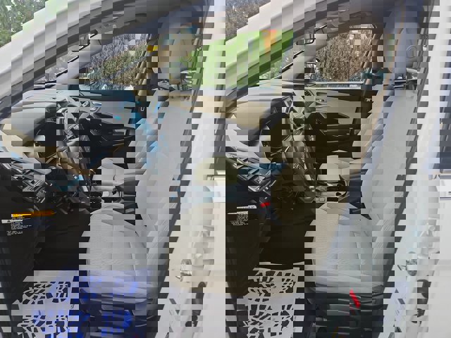 Vehicle image 14 of 21