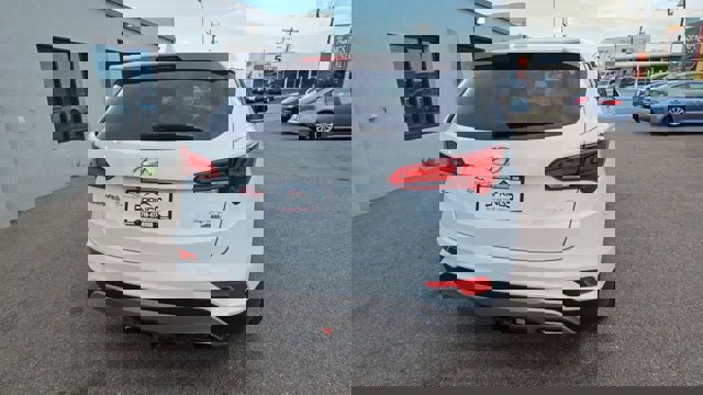 Vehicle image 7 of 21