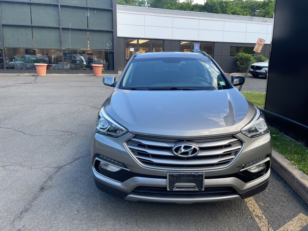 2017 Hyundai Santa Fe Sport 2.4L Image 2 of 18