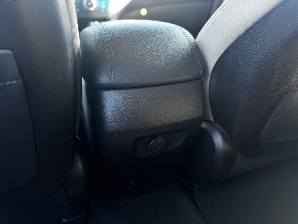 Vehicle image 10 of 27