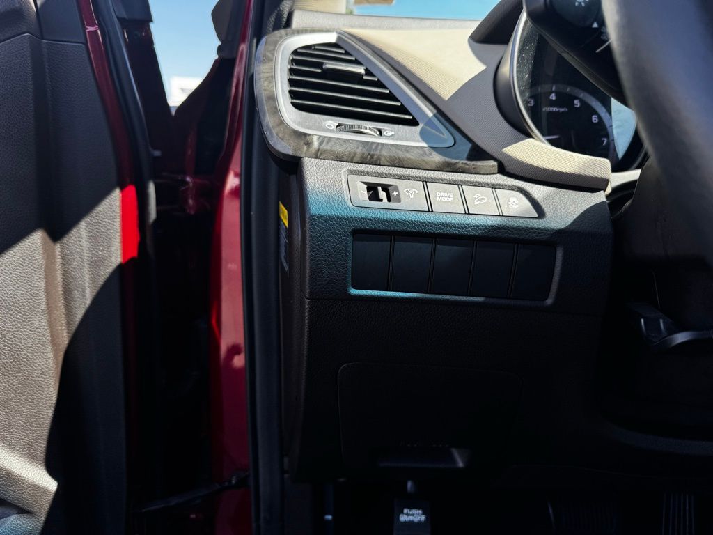 Vehicle image 21 of 27
