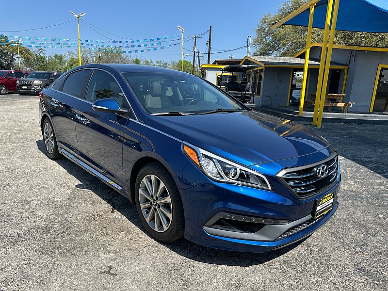 Vehicle image 3 of 32