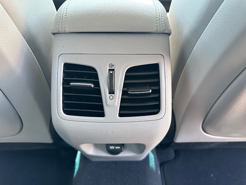 Vehicle image 27 of 32