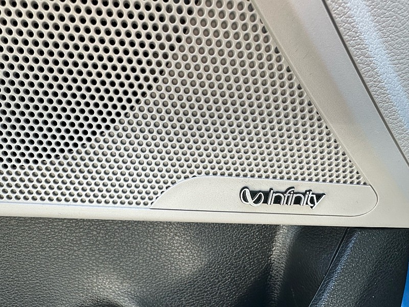 Vehicle image 29 of 32