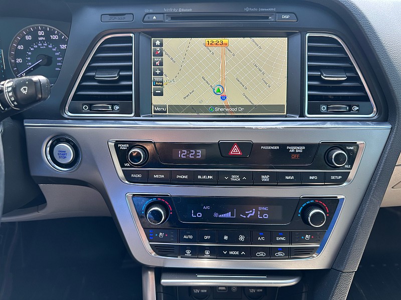 Vehicle image 21 of 32