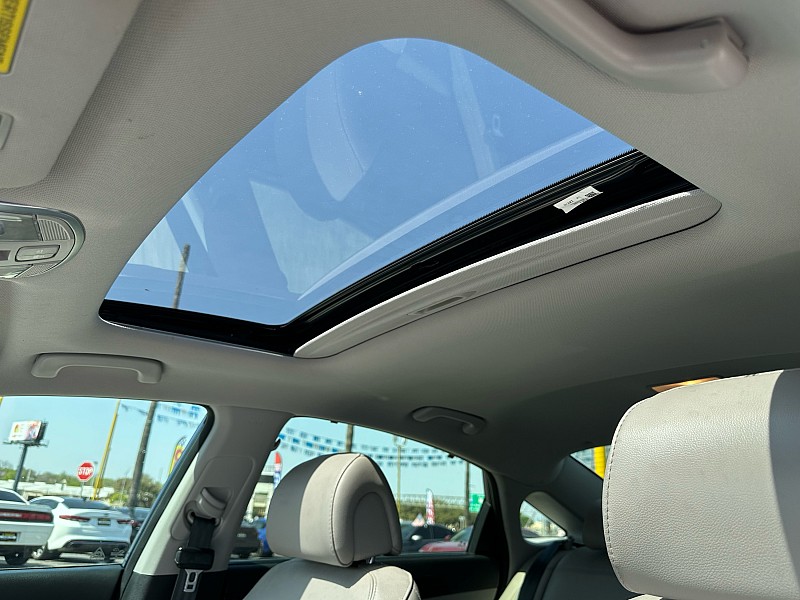 Vehicle image 16 of 32