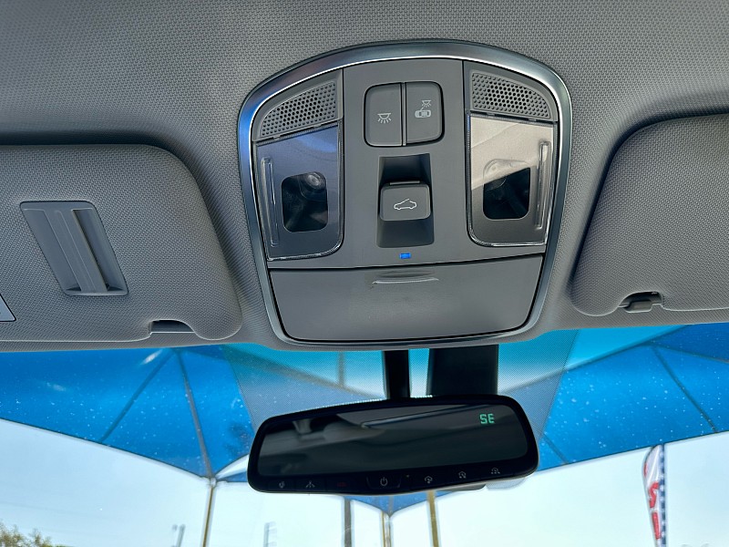 Vehicle image 26 of 32