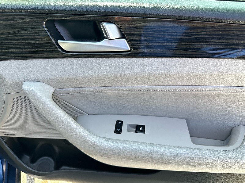 Vehicle image 24 of 32