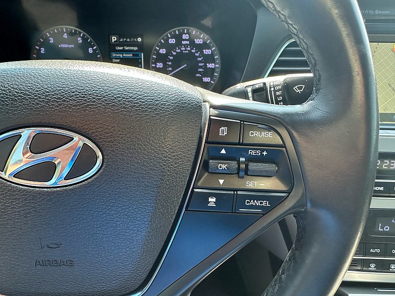 Vehicle image 18 of 32