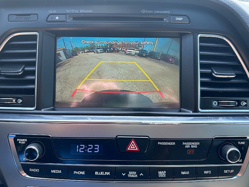 Vehicle image 20 of 32