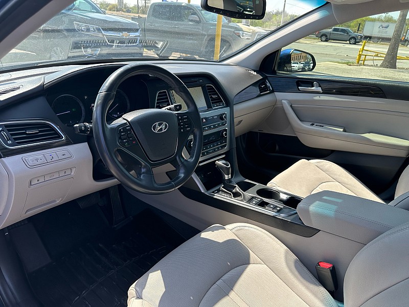 Vehicle image 13 of 32