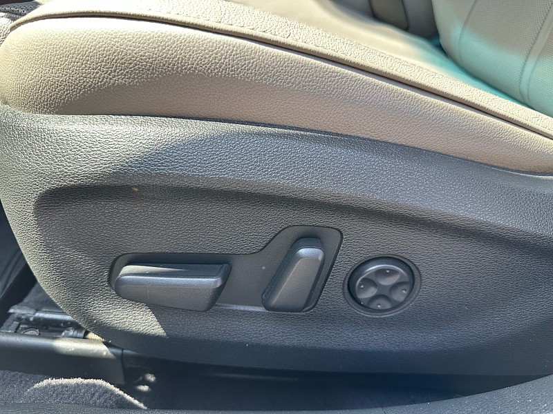 Vehicle image 31 of 32