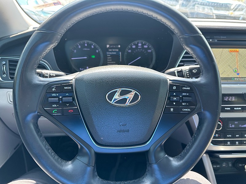 Vehicle image 17 of 32