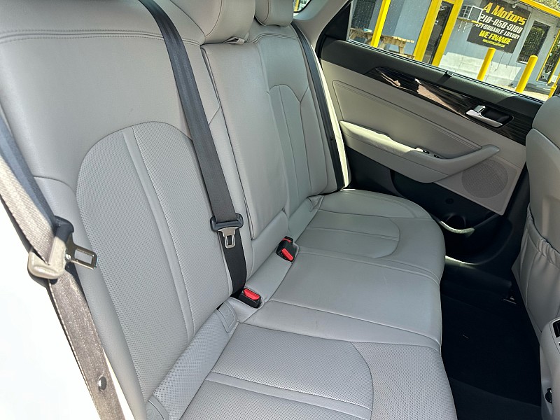 Vehicle image 10 of 32