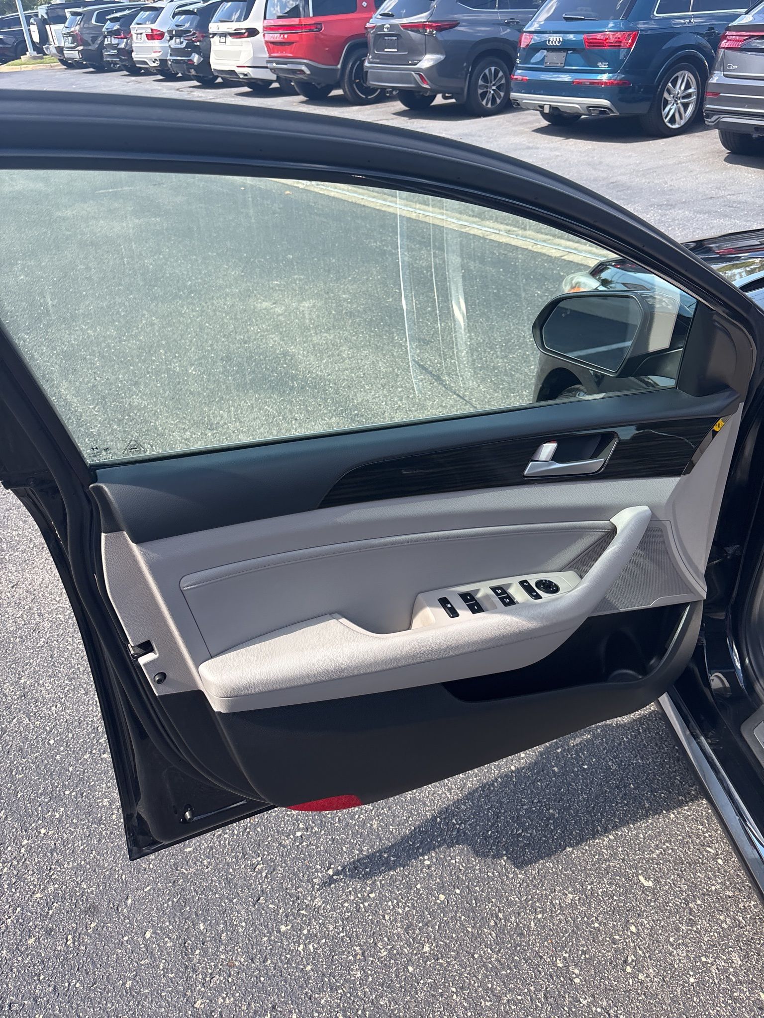 2017 Hyundai Sonata Limited Image 19 of 28