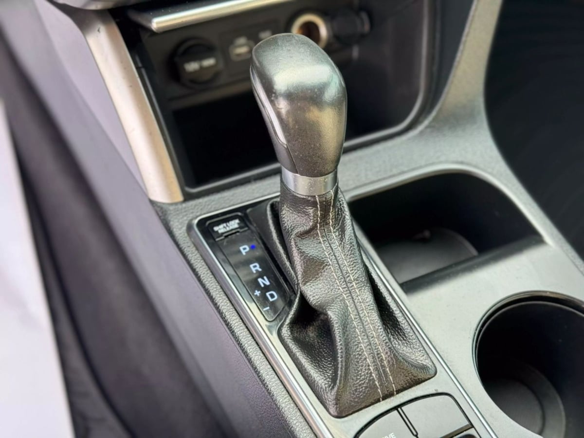 Vehicle image 18 of 27