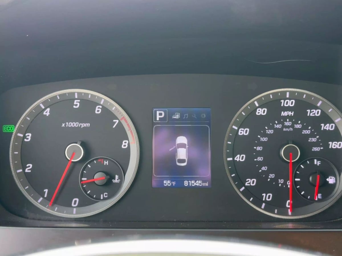 Vehicle image 25 of 27