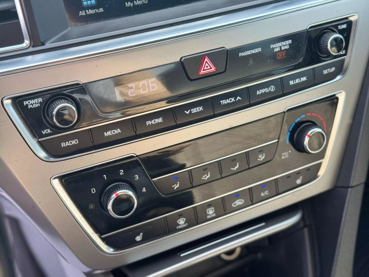 Vehicle image 19 of 27