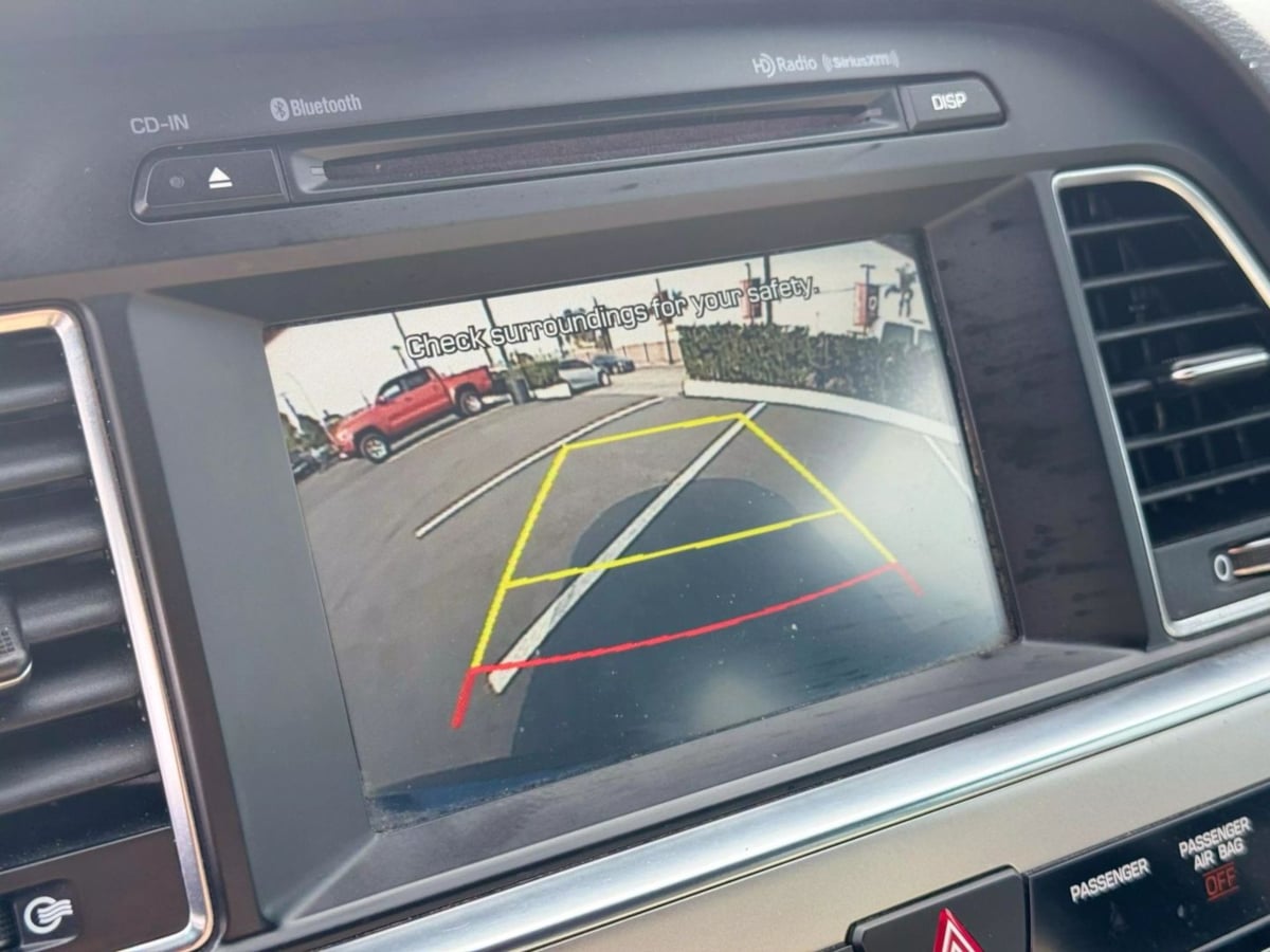 Vehicle image 21 of 27