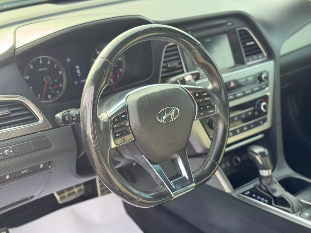 Vehicle image 17 of 27